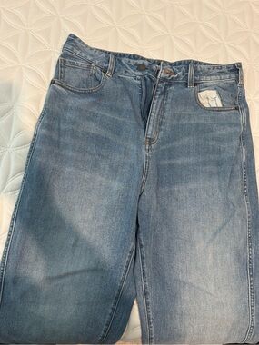 Faherty Women's Straight-Leg Jeans in Medium Blue